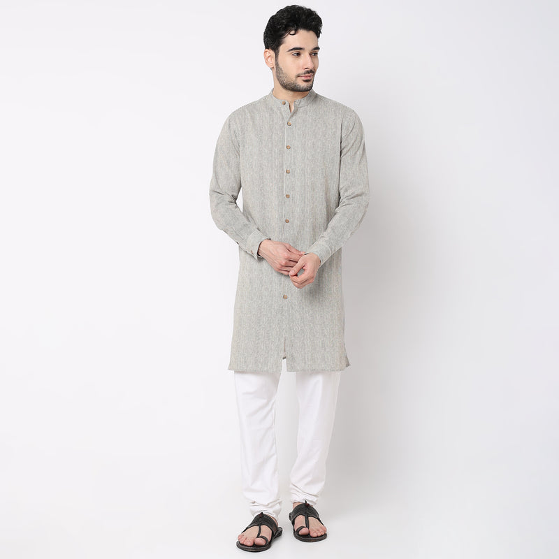 Men Wearing Regular Fit Printed Kurta