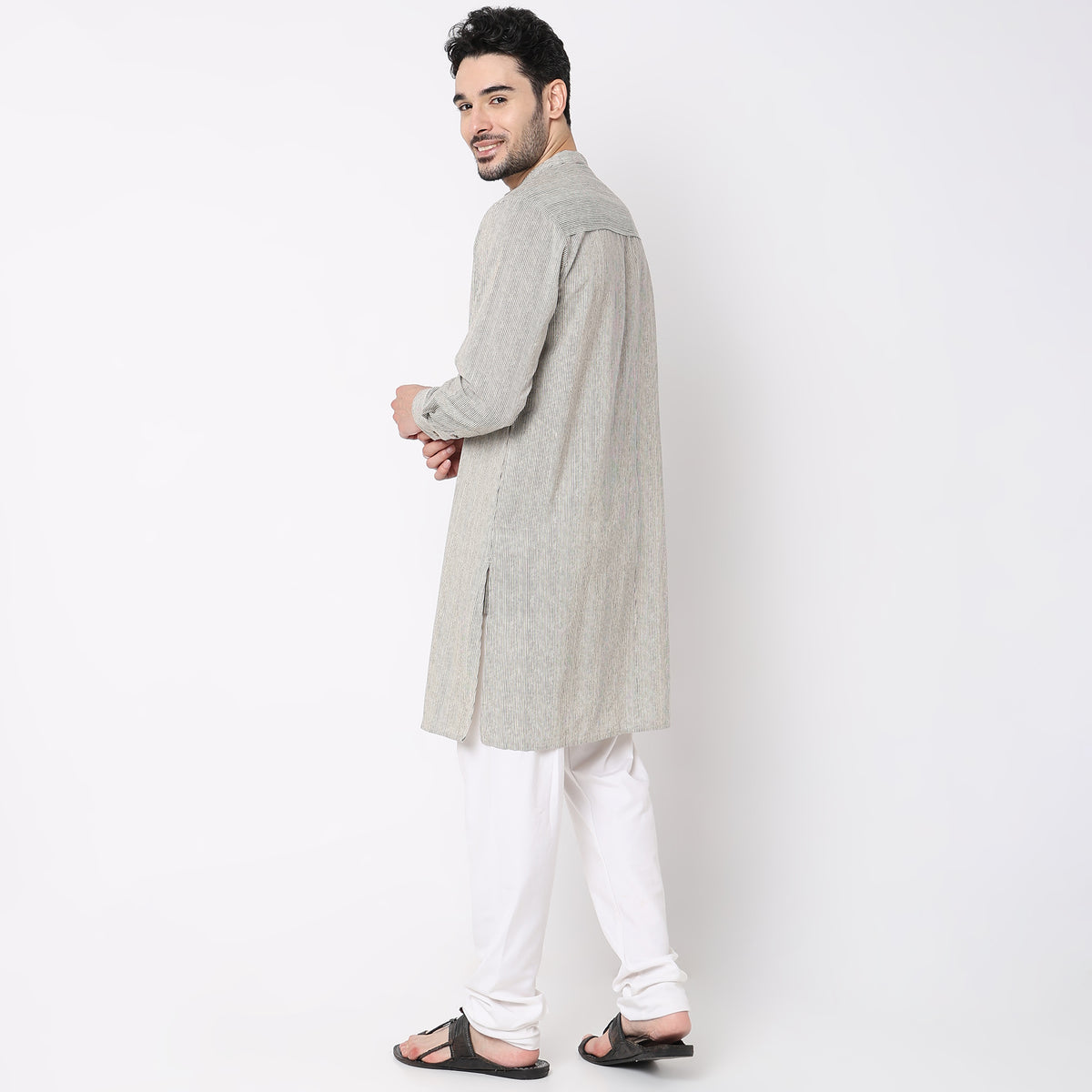 Men Wearing Regular Fit Printed Kurta