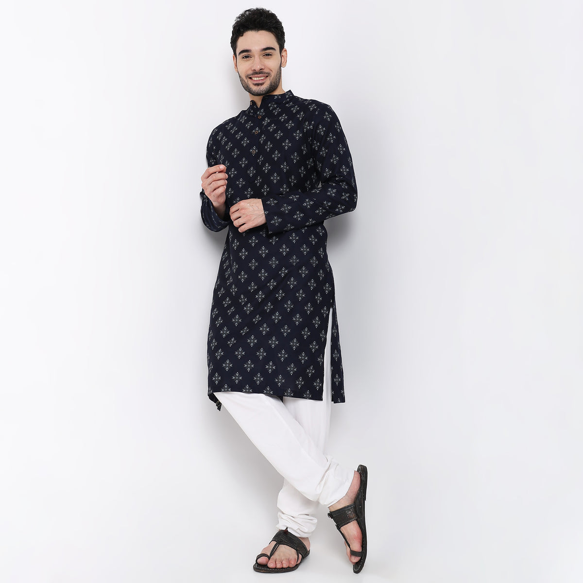 Men Wearing Regular Fit Printed Kurta