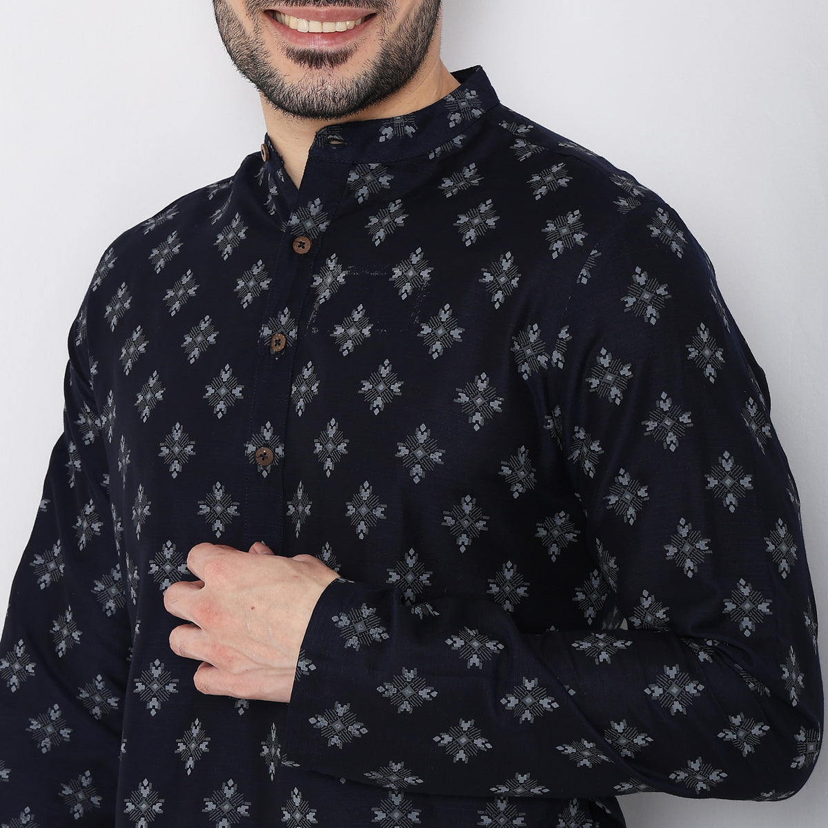 Men Wearing Regular Fit Printed Kurta