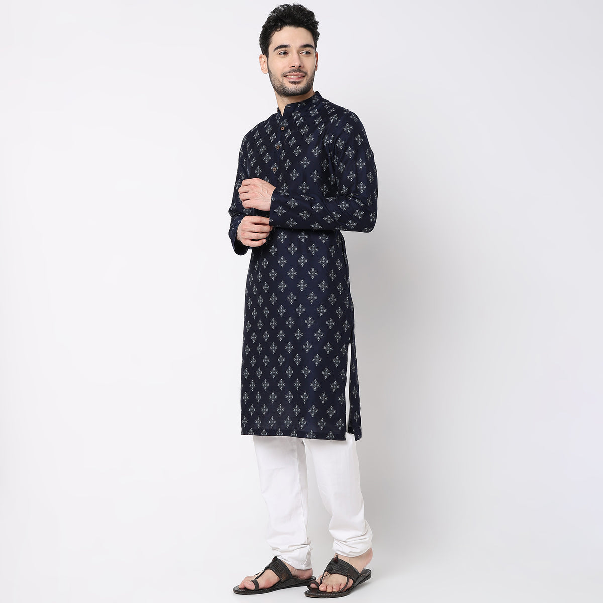 Men Wearing Regular Fit Printed Kurta