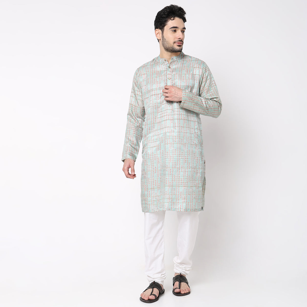 Men Wearing Regular Fit Printed Kurta