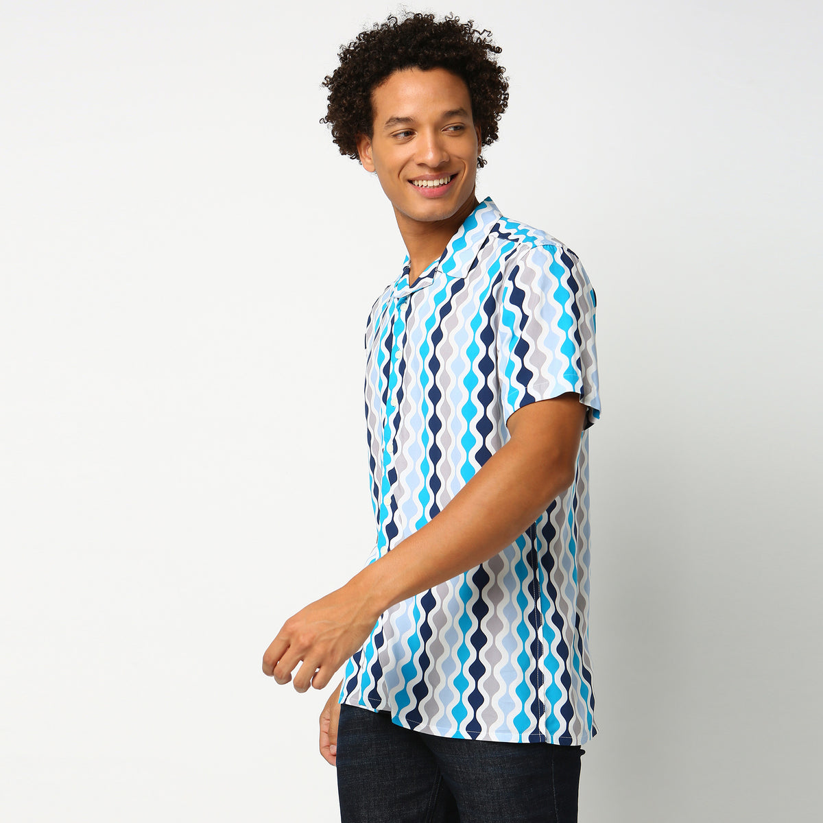 Men Wearing Regular Fit Printed Shirt