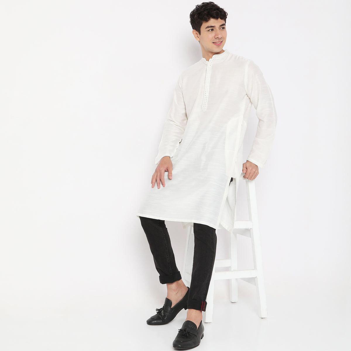 Regular Fit Embroidered Kurta