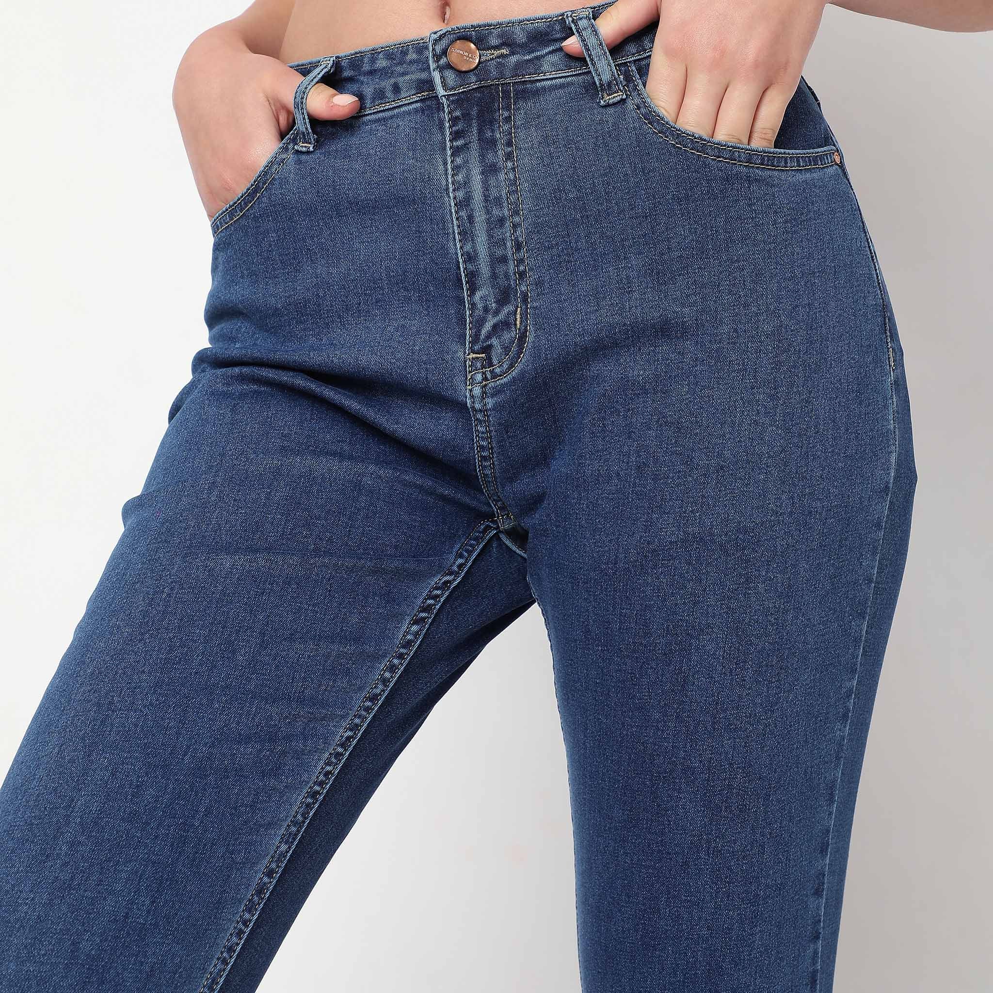 Women Wearing Regular Fit Solid High Rise Jean